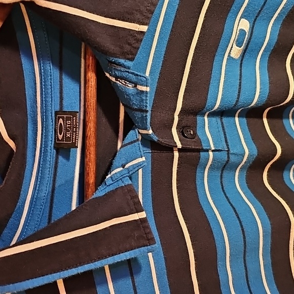 OAKLEY- Men's Blue Striped Polo SIZE XL - Picture 8 of 8
